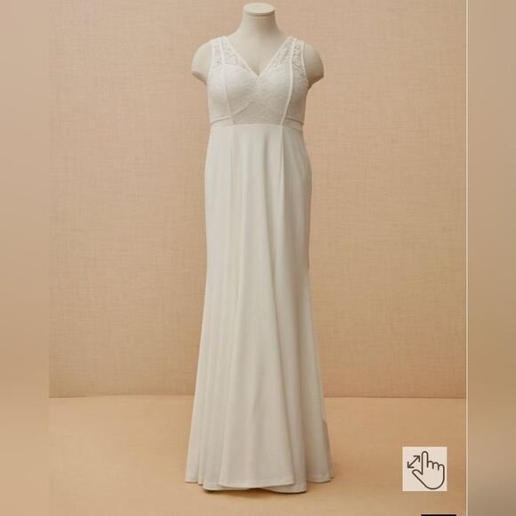 WEDDING GOWN - Picture 2 of 5